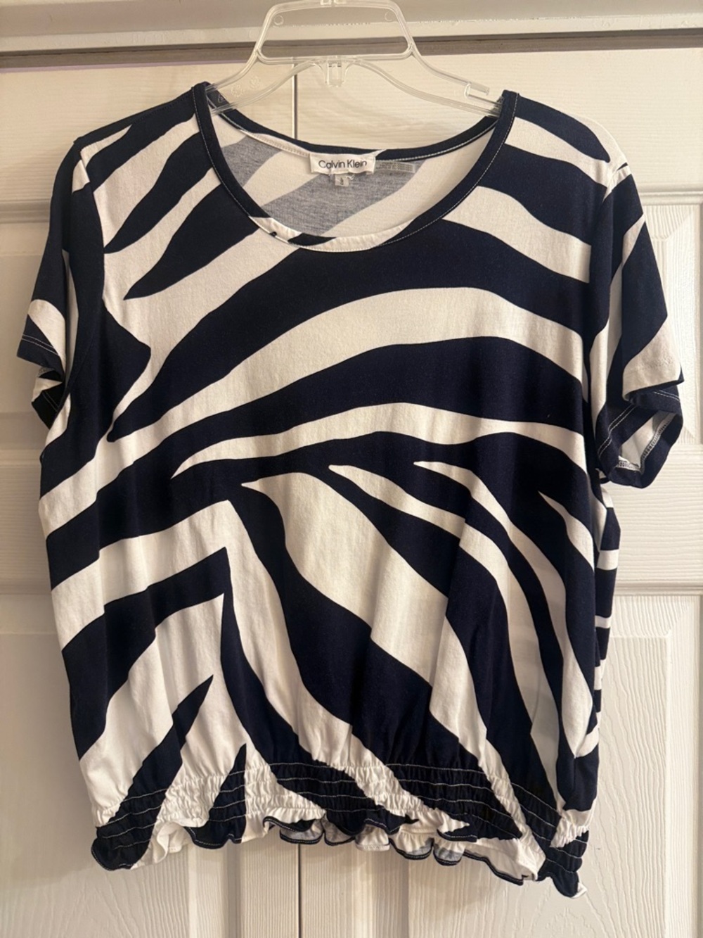 Calvin Klein Navy & White Zebra-Print Short Sleeve Top. Size L. Runs small.
